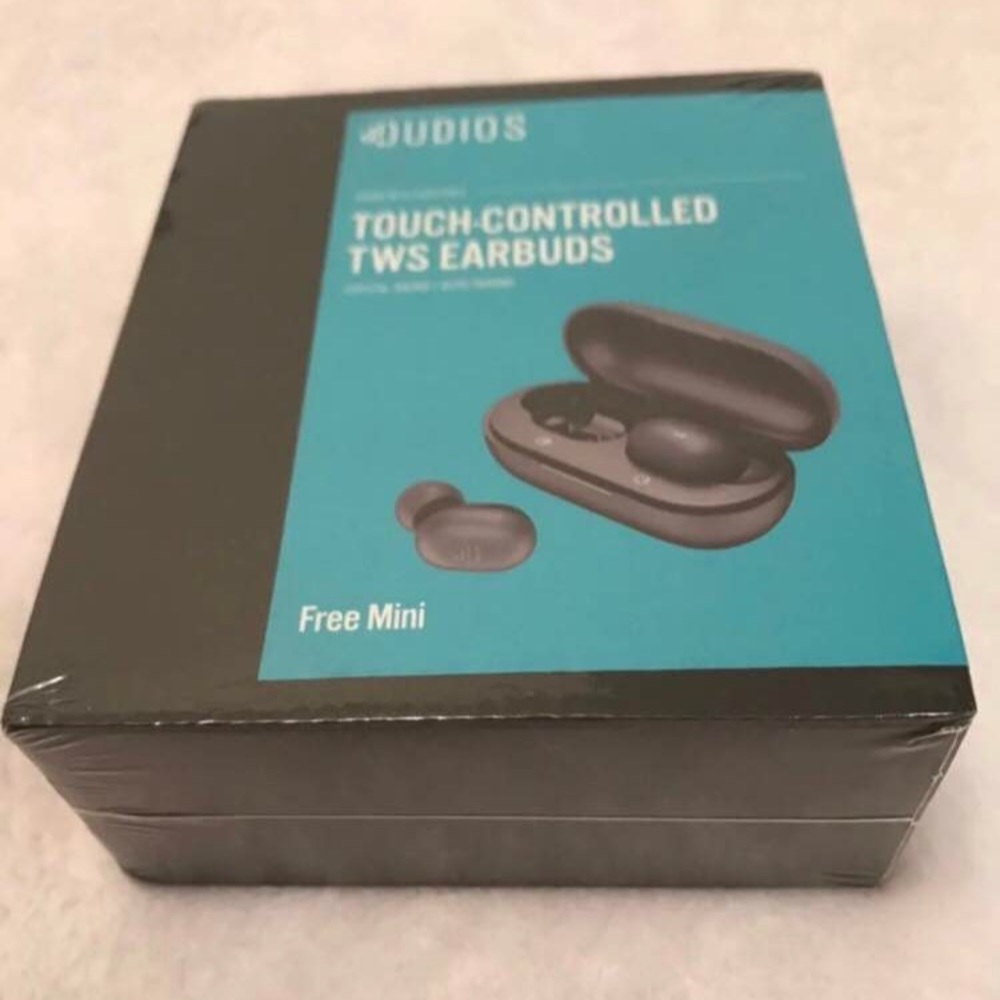 Mini Wireless Earbuds - Picture 3 of 3